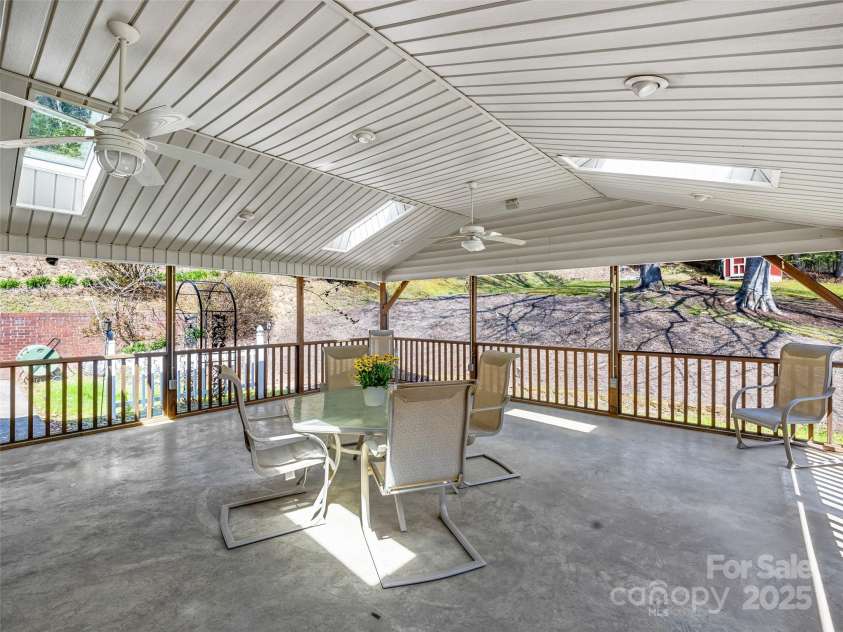 160 Tanglewood Heights, Brevard, NC 28712.  MLS# CAR4230494, YatesRealty ID 12544. 