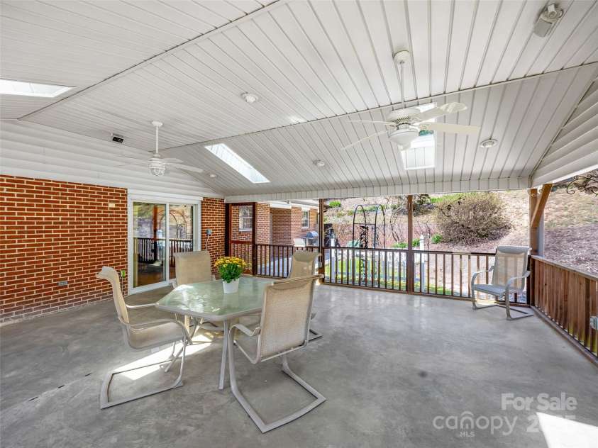 160 Tanglewood Heights, Brevard, NC 28712.  MLS# CAR4230494, YatesRealty ID 12544. 