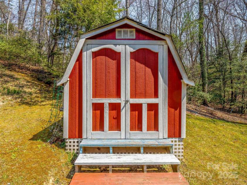 160 Tanglewood Heights, Brevard, NC 28712.  MLS# CAR4230494, YatesRealty ID 12544. 