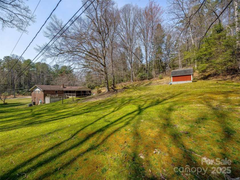 160 Tanglewood Heights, Brevard, NC 28712.  MLS# CAR4230494, YatesRealty ID 12544. 