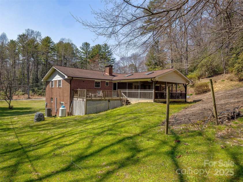 160 Tanglewood Heights, Brevard, NC 28712.  MLS# CAR4230494, YatesRealty ID 12544. 