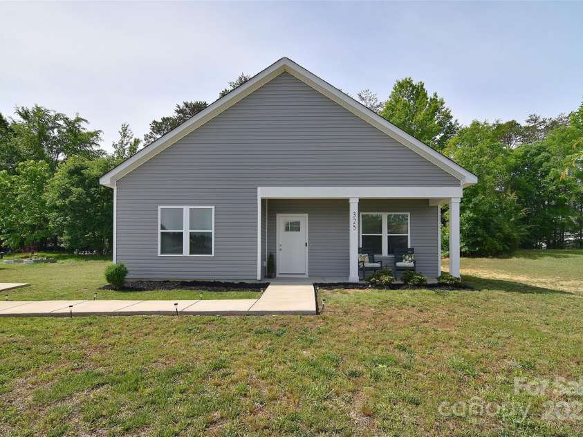 325 Cornwall Drive, Salisbury, NC 28147.  MLS# CAR4256111, YatesRealty ID 12544. 