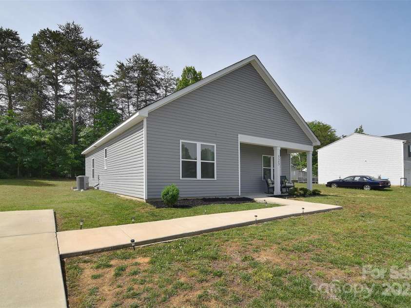 325 Cornwall Drive, Salisbury, NC 28147.  MLS# CAR4256111, YatesRealty ID 12544. 