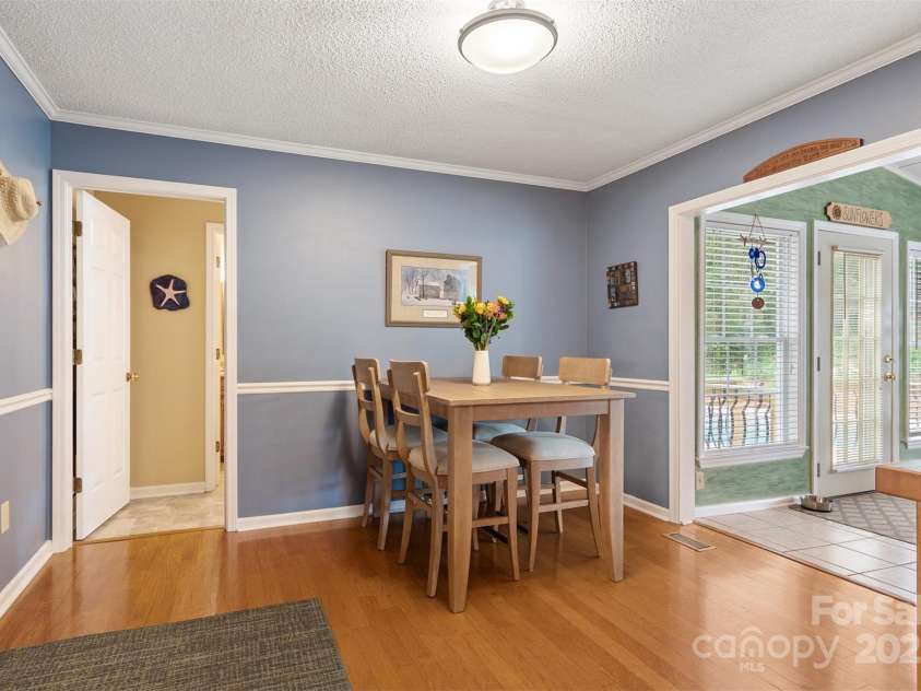 3022 8th Street Court, Hickory, NC 28601.  MLS# CAR4251534, YatesRealty ID 12546. 
