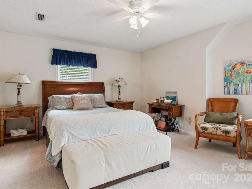 3022 8th Street Court, Hickory, NC 28601.  MLS# CAR4251534, YatesRealty ID 12546. 