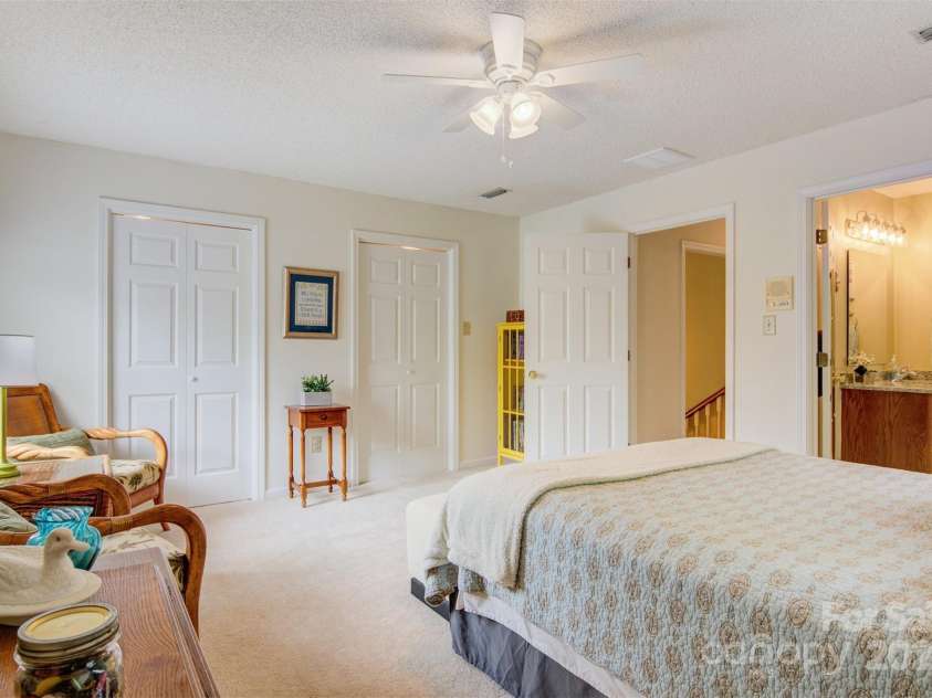 3022 8th Street Court, Hickory, NC 28601.  MLS# CAR4251534, YatesRealty ID 12546. 