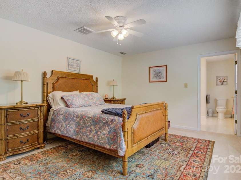 3022 8th Street Court, Hickory, NC 28601.  MLS# CAR4251534, YatesRealty ID 12546. 