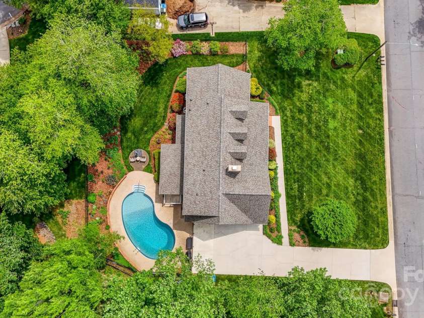 3022 8th Street Court, Hickory, NC 28601.  MLS# CAR4251534, YatesRealty ID 12546. 