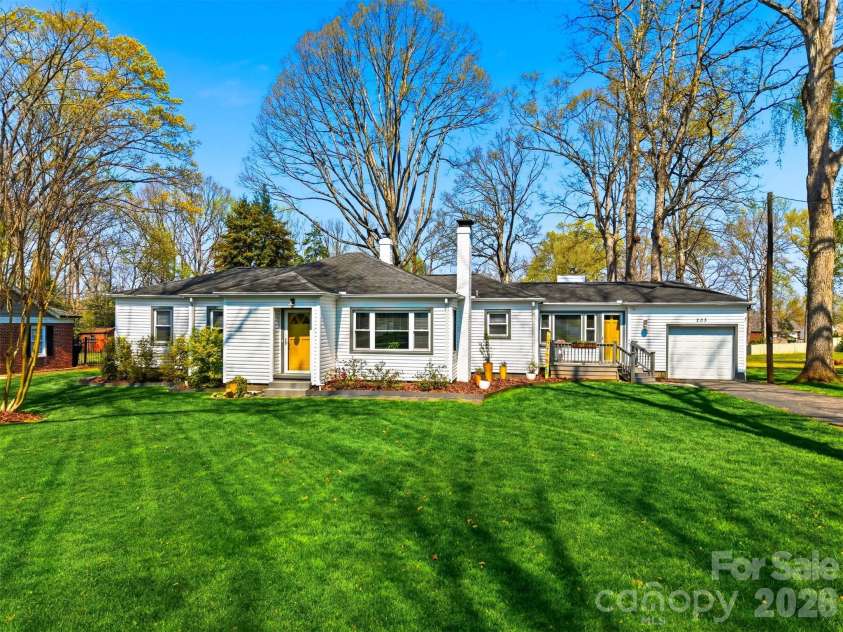 203 8th Street, Conover, NC 28613.  MLS# CAR4361220, YatesRealty ID 12547. 