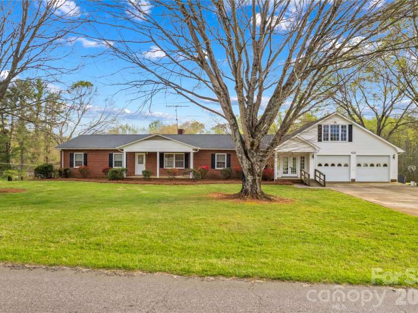 117 Jo Monni Loop, Statesville, NC 28625.  MLS# CAR4367067, YatesRealty ID 12548. 