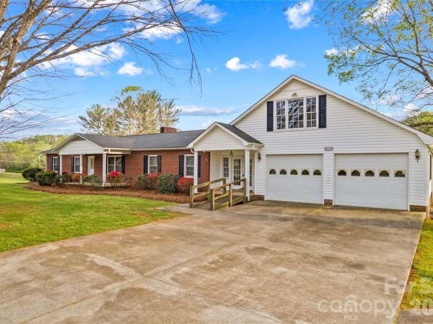 117 Jo Monni Loop, Statesville, NC 28625.  MLS# CAR4367067, YatesRealty ID 12548. 