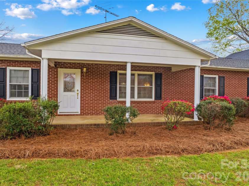 117 Jo Monni Loop, Statesville, NC 28625.  MLS# CAR4367067, YatesRealty ID 12548. 