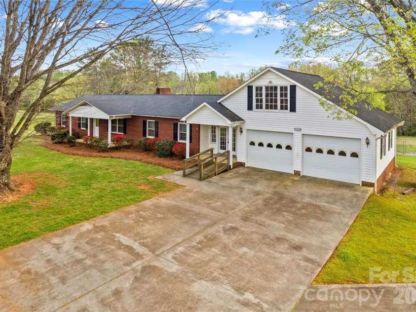 117 Jo Monni Loop, Statesville, NC 28625.  MLS# CAR4367067, YatesRealty ID 12548. 