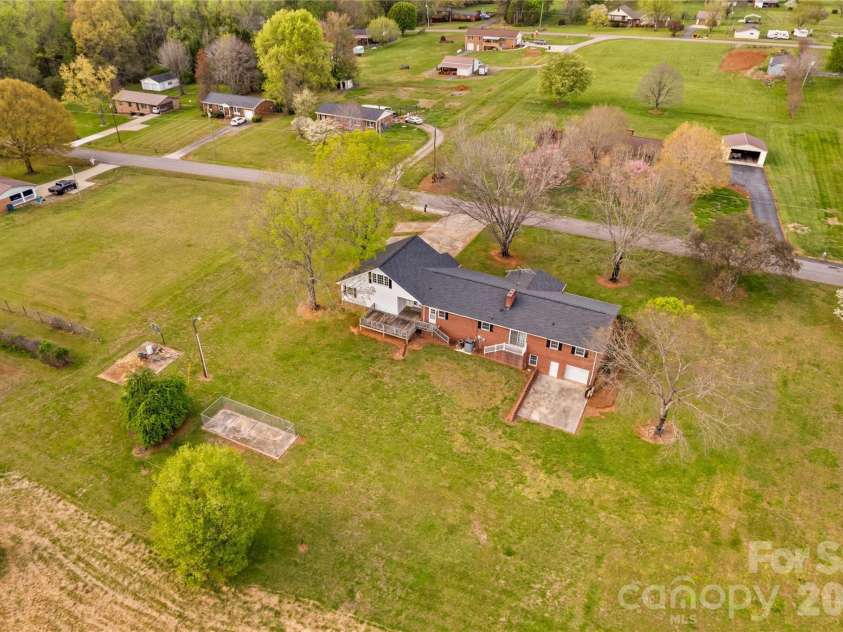 117 Jo Monni Loop, Statesville, NC 28625.  MLS# CAR4367067, YatesRealty ID 12548. 