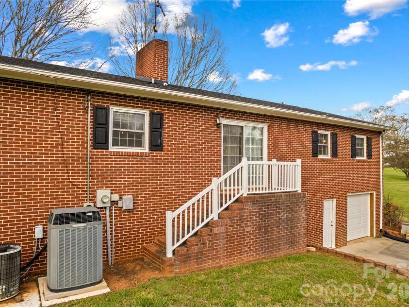 117 Jo Monni Loop, Statesville, NC 28625.  MLS# CAR4367067, YatesRealty ID 12548. 