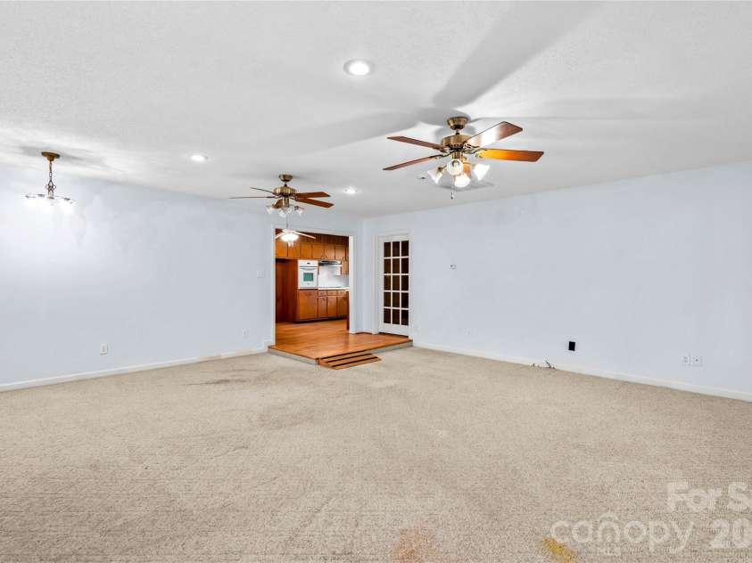 117 Jo Monni Loop, Statesville, NC 28625.  MLS# CAR4367067, YatesRealty ID 12548. 