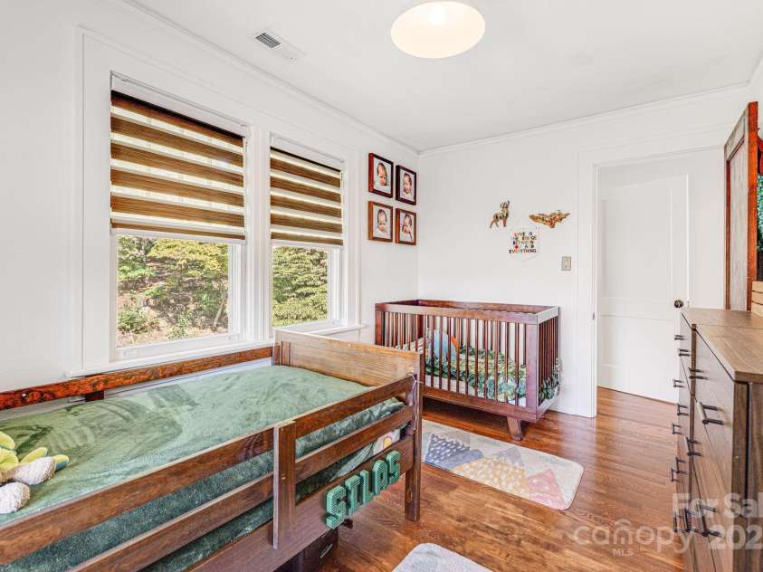 18 Robinwood Avenue, Asheville, NC 28806.  MLS# CAR4217226, YatesRealty ID 12548. High End Windows Blinds Convey