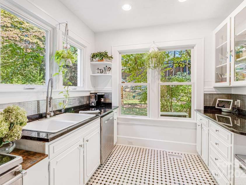 18 Robinwood Avenue, Asheville, NC 28806.  MLS# CAR4217226, YatesRealty ID 12548. Retro Kitchen is Light-filled
