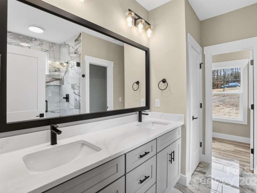 105 Sunset View Lane, Statesville, NC 28677.  MLS# CAR4322703, YatesRealty ID 12549. 