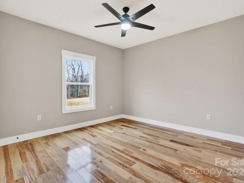 105 Sunset View Lane, Statesville, NC 28677.  MLS# CAR4322703, YatesRealty ID 12549. 
