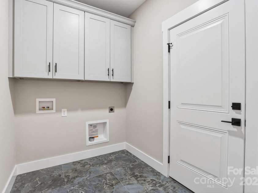 105 Sunset View Lane, Statesville, NC 28677.  MLS# CAR4322703, YatesRealty ID 12549. 