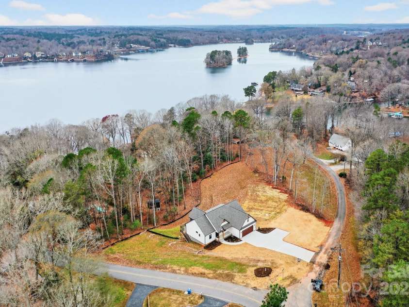 105 Sunset View Lane, Statesville, NC 28677.  MLS# CAR4322703, YatesRealty ID 12549. 