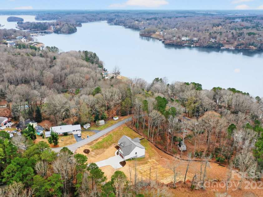105 Sunset View Lane, Statesville, NC 28677.  MLS# CAR4322703, YatesRealty ID 12549. 