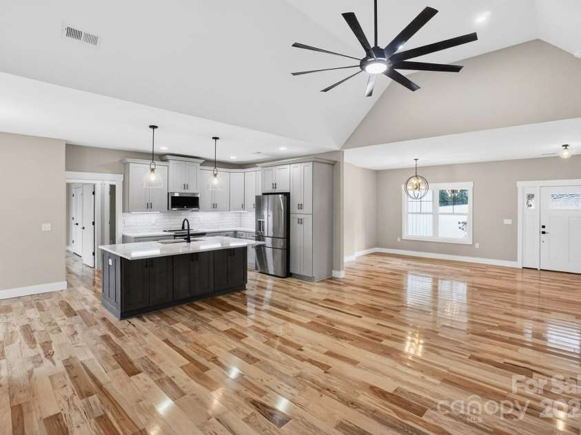 105 Sunset View Lane, Statesville, NC 28677.  MLS# CAR4322703, YatesRealty ID 12549. 
