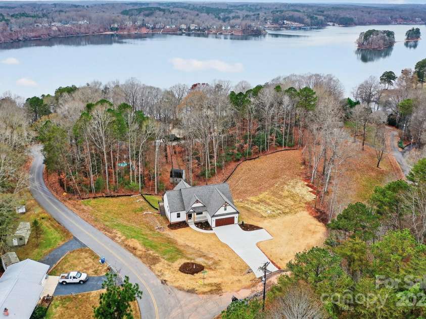 105 Sunset View Lane, Statesville, NC 28677.  MLS# CAR4322703, YatesRealty ID 12549. 