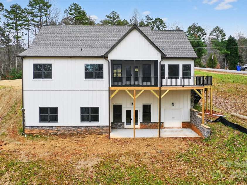 105 Sunset View Lane, Statesville, NC 28677.  MLS# CAR4322703, YatesRealty ID 12549. 