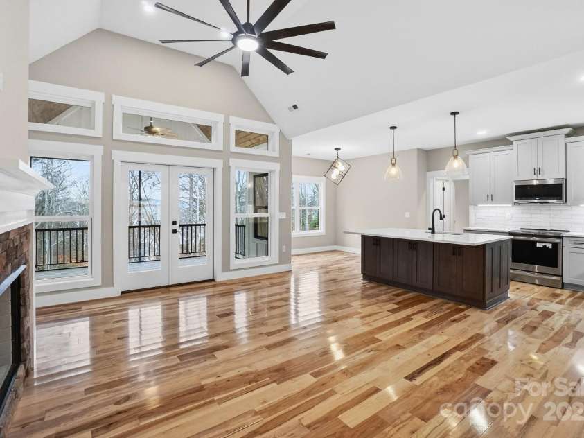 105 Sunset View Lane, Statesville, NC 28677.  MLS# CAR4322703, YatesRealty ID 12549. Nice open floor plan