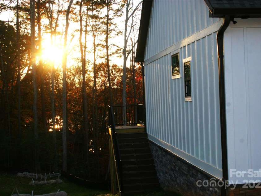 105 Sunset View Lane, Statesville, NC 28677.  MLS# CAR4322703, YatesRealty ID 12549. Sunset