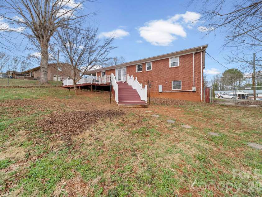 116 Hilltop Avenue, Valdese, NC 28690.  MLS# CAR4347043, YatesRealty ID 12550. 