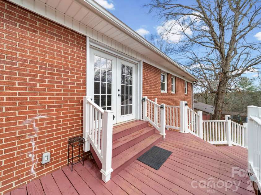 116 Hilltop Avenue, Valdese, NC 28690.  MLS# CAR4347043, YatesRealty ID 12550. 