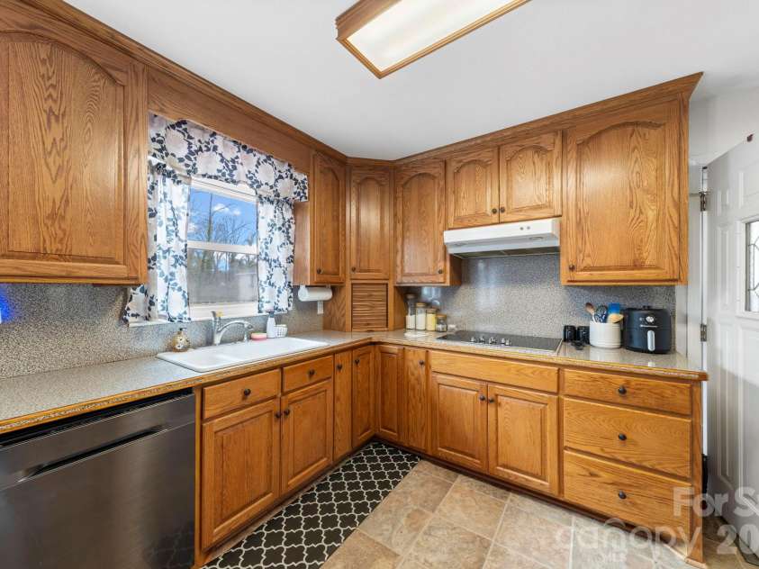 116 Hilltop Avenue, Valdese, NC 28690.  MLS# CAR4347043, YatesRealty ID 12550. 