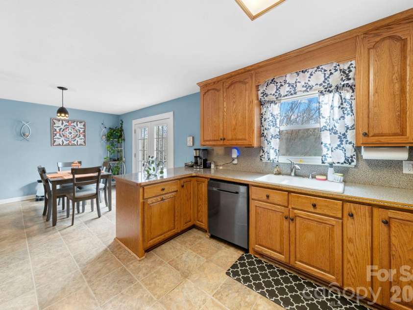 116 Hilltop Avenue, Valdese, NC 28690.  MLS# CAR4347043, YatesRealty ID 12550. 