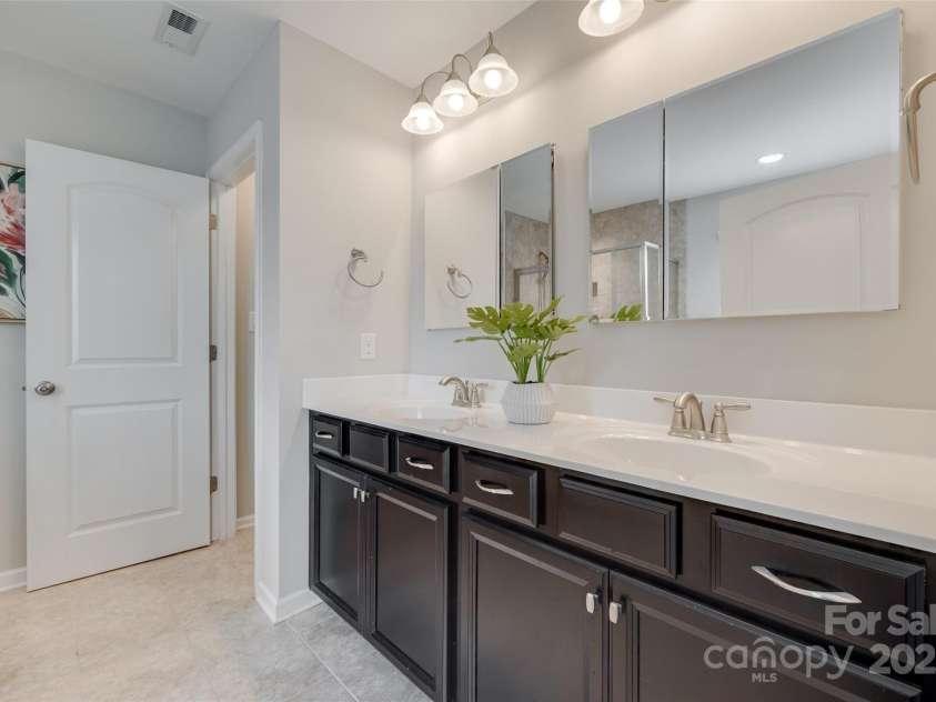 1507 Arcadia Bluff Drive, York, SC 29745.  MLS# CAR4252388, YatesRealty ID 12550. Dual Vanities in Primary Bath