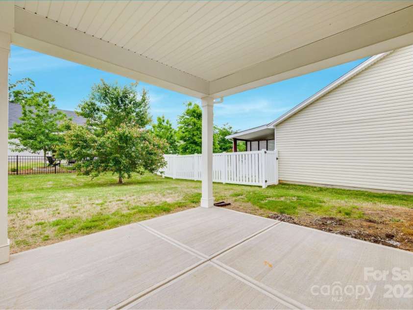 1507 Arcadia Bluff Drive, York, SC 29745.  MLS# CAR4252388, YatesRealty ID 12550. Gorgeous Covered porch