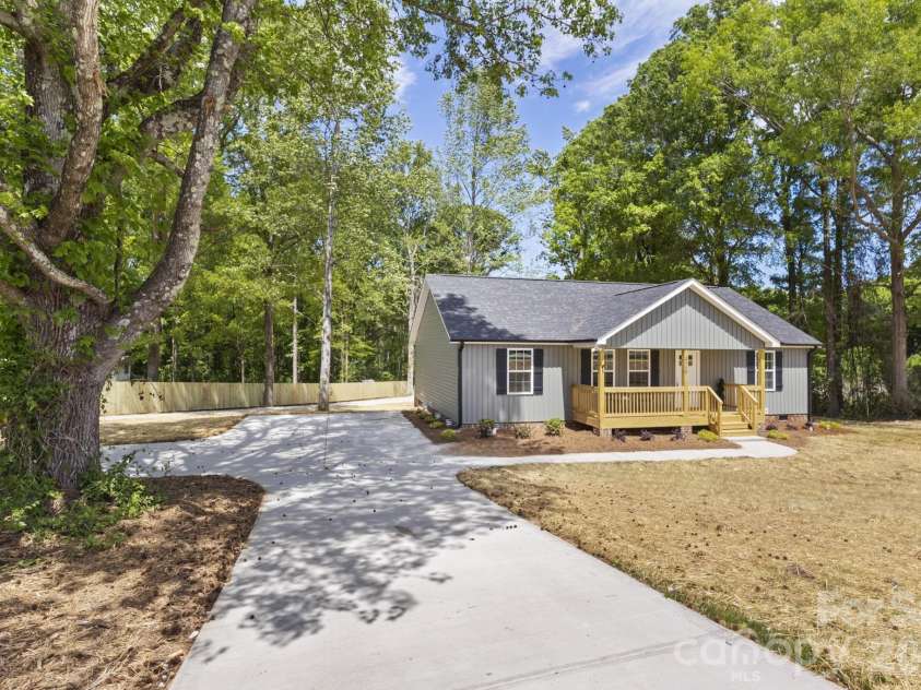 320 Sharon Road, York, SC 29745.  MLS# CAR4369530, YatesRealty ID 12552. 