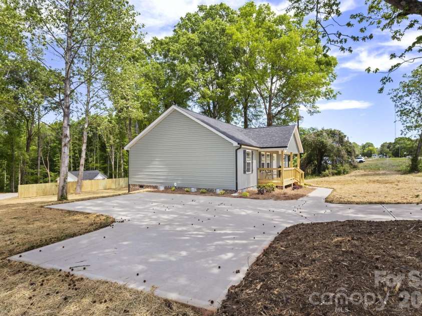 320 Sharon Road, York, SC 29745.  MLS# CAR4369530, YatesRealty ID 12552. 