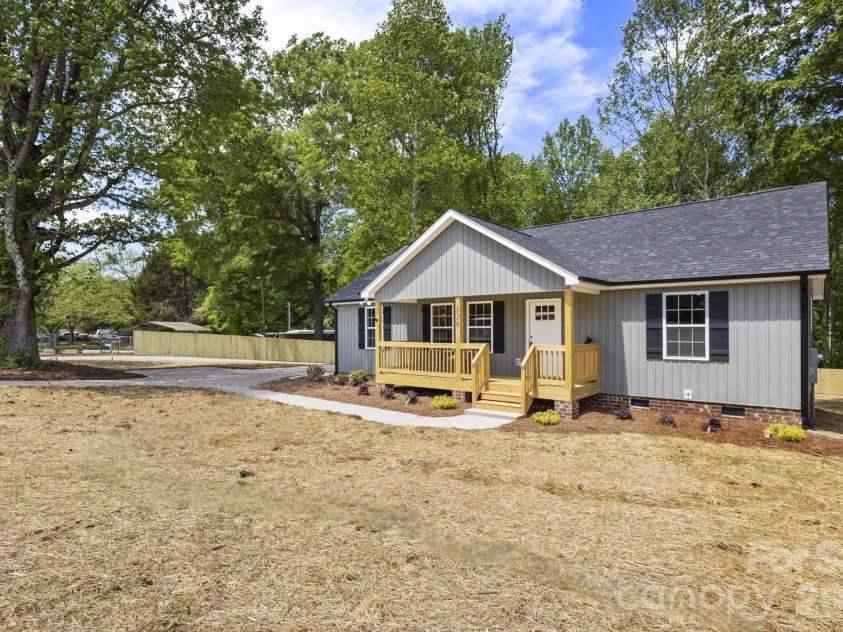 320 Sharon Road, York, SC 29745.  MLS# CAR4369530, YatesRealty ID 12552. 
