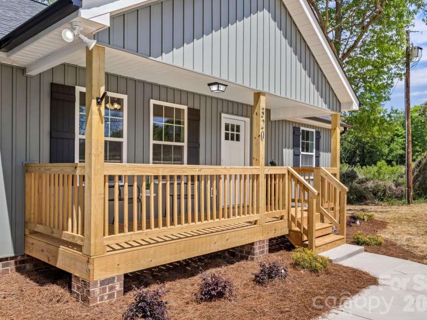 320 Sharon Road, York, SC 29745.  MLS# CAR4369530, YatesRealty ID 12552. 