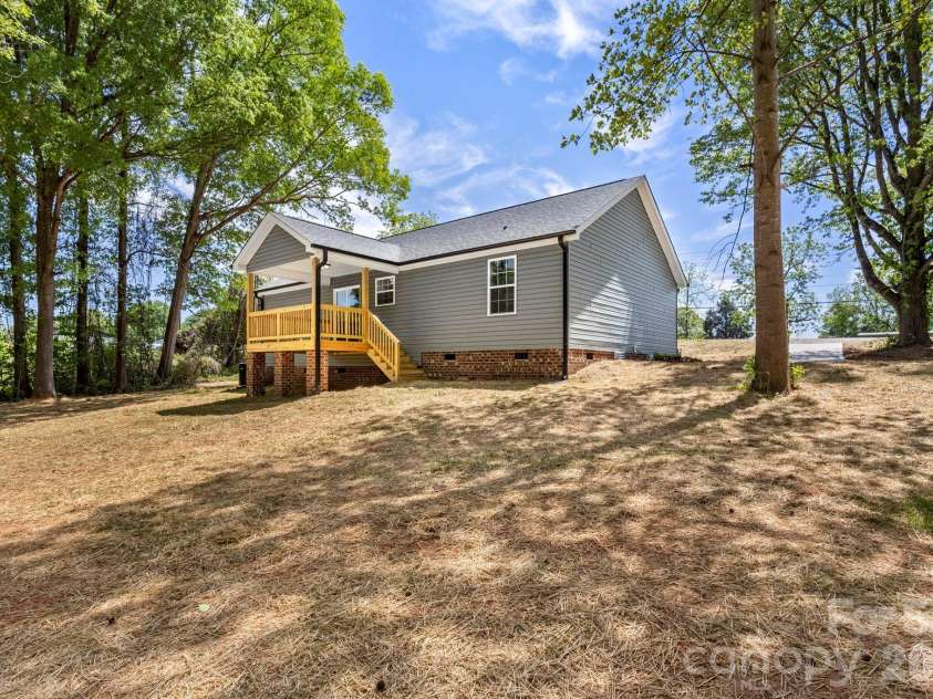 320 Sharon Road, York, SC 29745.  MLS# CAR4369530, YatesRealty ID 12552. 