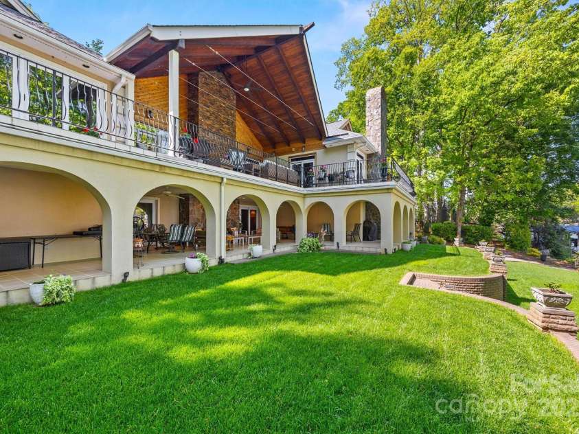 16 Sunrise Point Court, Lake Wylie, SC 29710.  MLS# CAR4229214, YatesRealty ID 12555. 