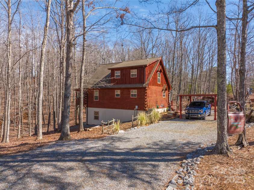 257 Adirondack Trail, Nebo, NC 28761.  MLS# CAR4222411, YatesRealty ID 12556. 