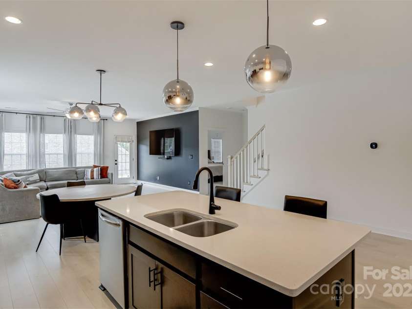 2707 Cottage Hill Lane, Winston Salem, NC 27106.  MLS# CAR4253244, YatesRealty ID 12557. 