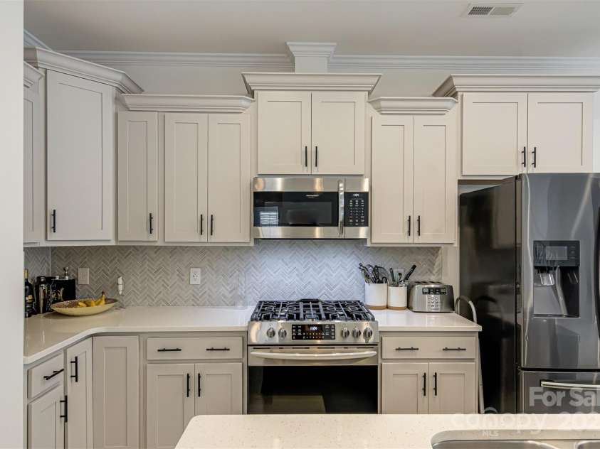 2707 Cottage Hill Lane, Winston Salem, NC 27106.  MLS# CAR4253244, YatesRealty ID 12557. 