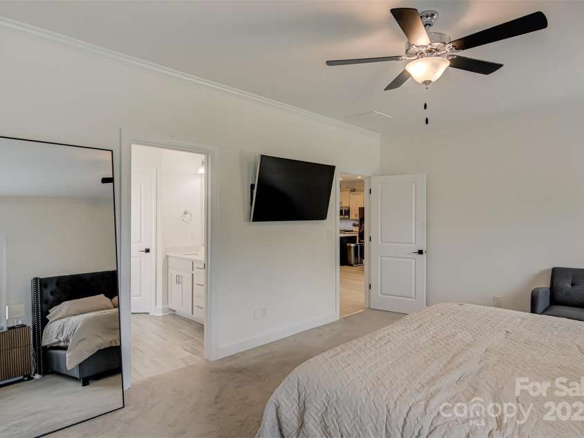 2707 Cottage Hill Lane, Winston Salem, NC 27106.  MLS# CAR4253244, YatesRealty ID 12557. 