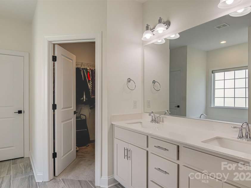 2707 Cottage Hill Lane, Winston Salem, NC 27106.  MLS# CAR4253244, YatesRealty ID 12557. 
