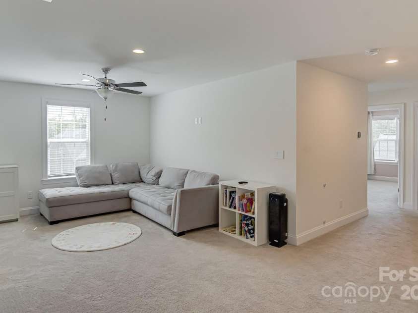 2707 Cottage Hill Lane, Winston Salem, NC 27106.  MLS# CAR4253244, YatesRealty ID 12557. 